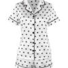 Комплект Къса Сатенена Пижама – Бяла с Черни Сърчица – „In Love“