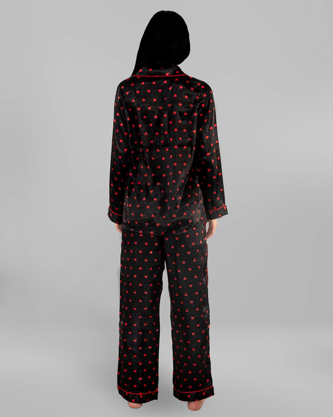 Комплект Дълга Сатенена Пижама - Черна с Червени Сърчица - "In Love"