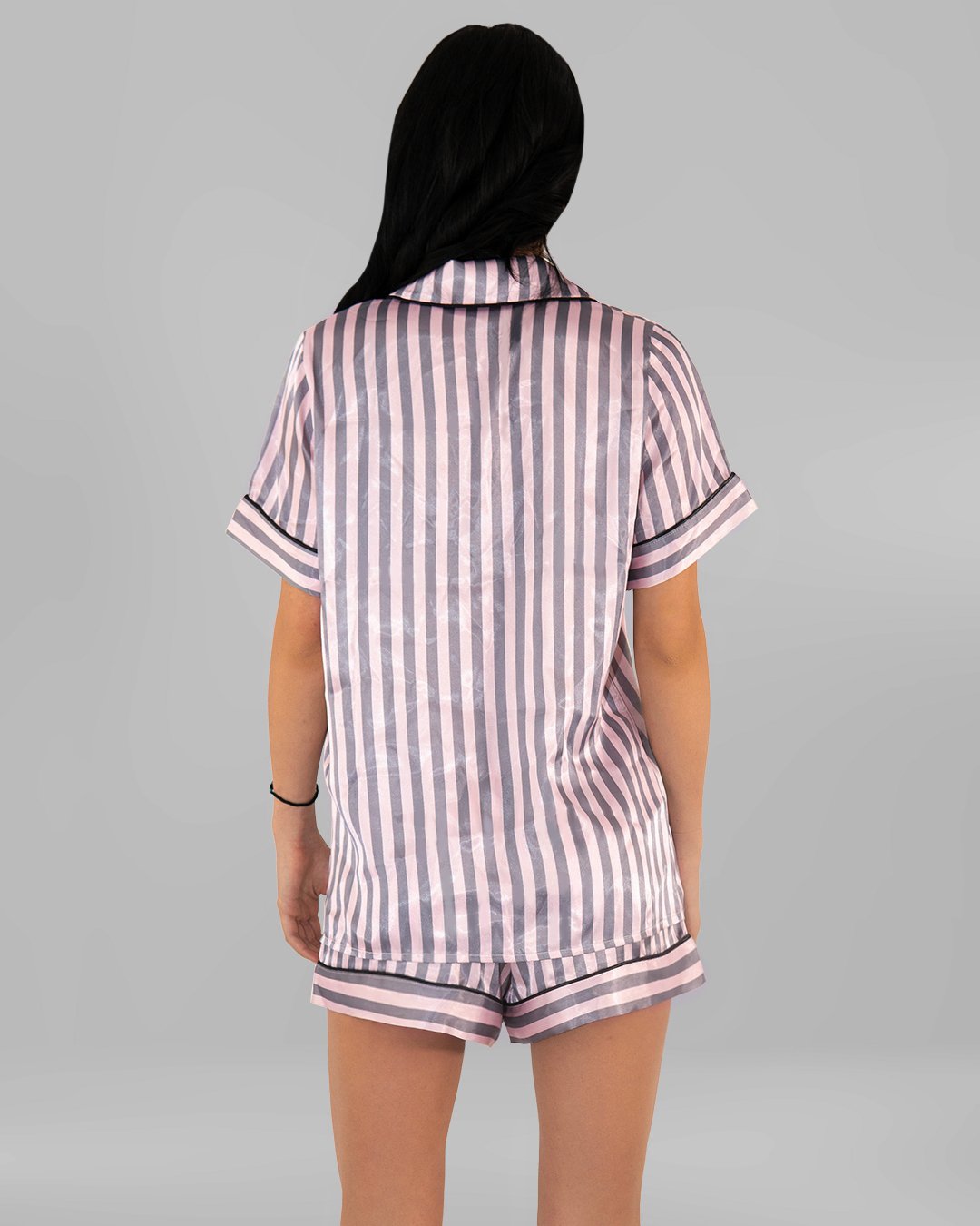 Комплект Къса Сатенена Пижама – Сиво-Розово Райе – „Sweet Candy“
