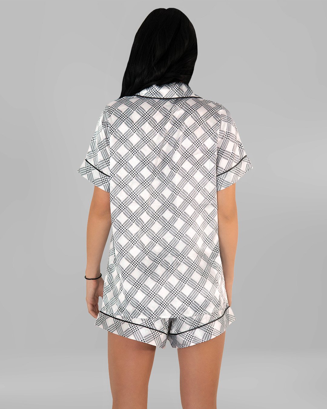DLV00514_1 Комплект Къса Сатенена Пижама – Черно-Бяло Каре – „Royal“